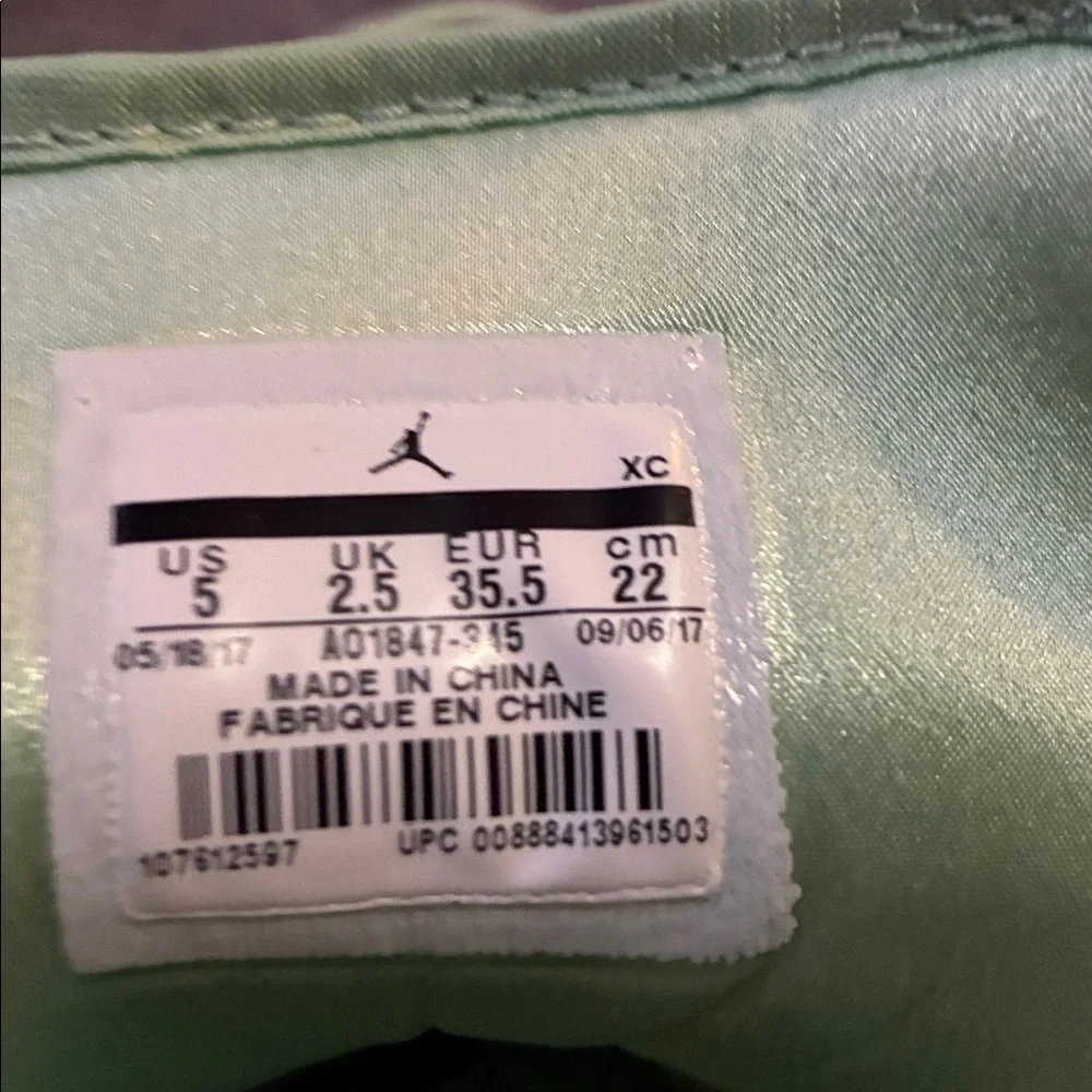 Woman’s Air Jordan 1 Ret High SOH, size 5 - Picture 6 of 8